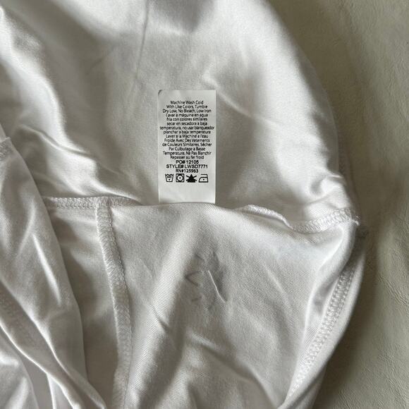 Beyond Yoga Featherweight Twist Out Tee in White Size M - Picture 8 of 10